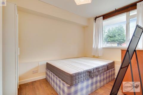 4 bedroom ground floor maisonette to rent, Churchward House, Kennington SE17