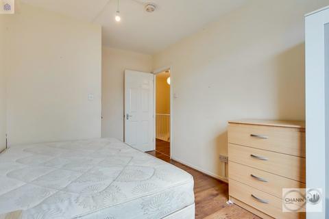 4 bedroom ground floor maisonette to rent, Churchward House, Kennington SE17