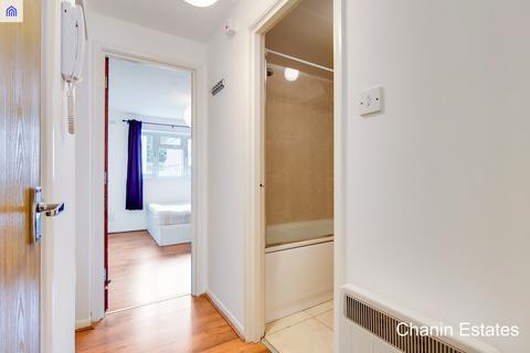 1 bedroom apartment to rent, Ambassador Square, Docklands E14