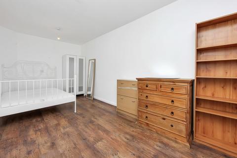 5 bedroom townhouse to rent, Barnfield Place, Docklands E14