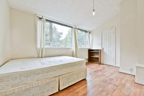 4 bedroom maisonette to rent, Whitebeam Close, Oval SW9