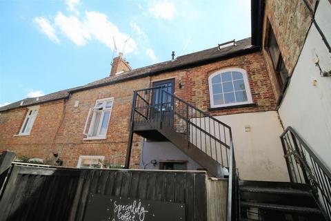 2 bedroom apartment to rent, Thame