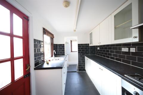 4 bedroom house to rent - Beamish Road, London