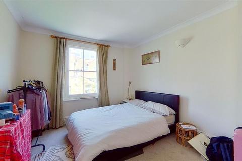 3 bedroom semi-detached house to rent, Salcott Road London