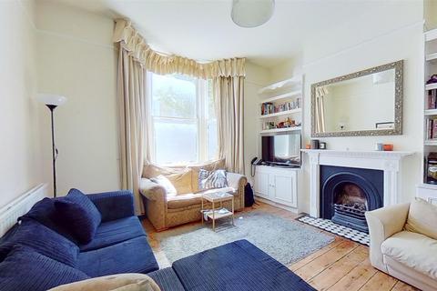 3 bedroom semi-detached house to rent, Salcott Road London