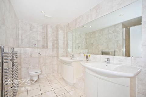 2 bedroom apartment to rent, Hertsmere Road, LONDON
