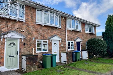 2 bedroom terraced house to rent, Northdown Close, Horsham