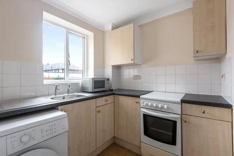 1 bedroom terraced house to rent, Charleston Close, Feltham, TW13