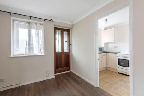 1 bedroom terraced house to rent, Charleston Close, Feltham, TW13