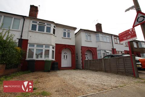 3 bedroom house to rent, Middlefield Road, Hoddesdon EN11