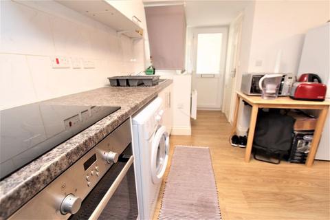Studio to rent, Summers Lane, North Finchley N12