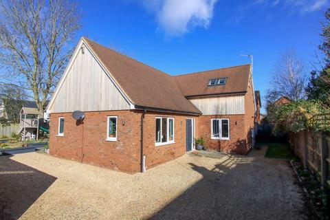 4 bedroom detached house for sale, Mentmore Road, Cheddington