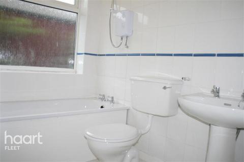 2 bedroom flat to rent, Almond Court, Church Crookham