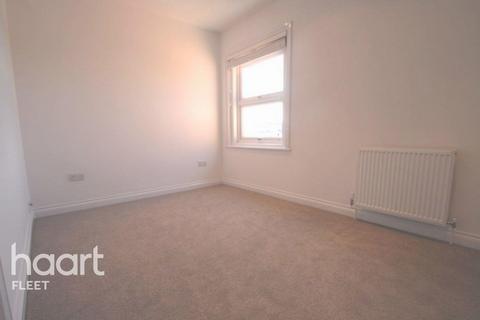 3 bedroom flat to rent, Fleet