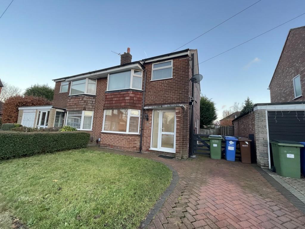 Newlands Avenue, Cheadle Hulme, SK8 6NE 3 bed semidetached house £
