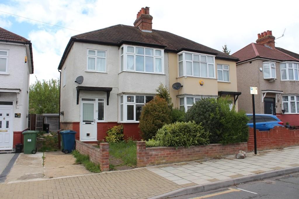 Warham Road, Harrow Weald 3 bed semidetached house £1,600 pcm (£369 pw)