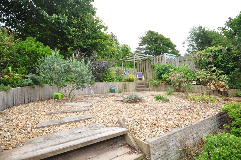 Greenbank Avenue Saltdean BN2 2 bed detached bungalow £1,200 pcm (£277 pw)