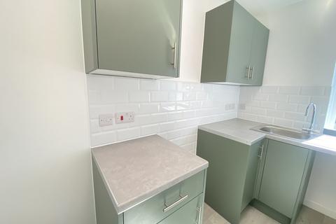2 bedroom flat to rent, Tollgate Road, Beckton, London E6