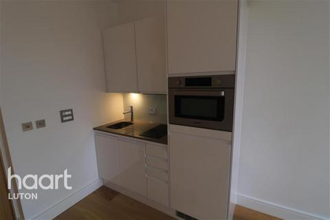 Studio to rent, The Landmark, Flowers Way, Luton