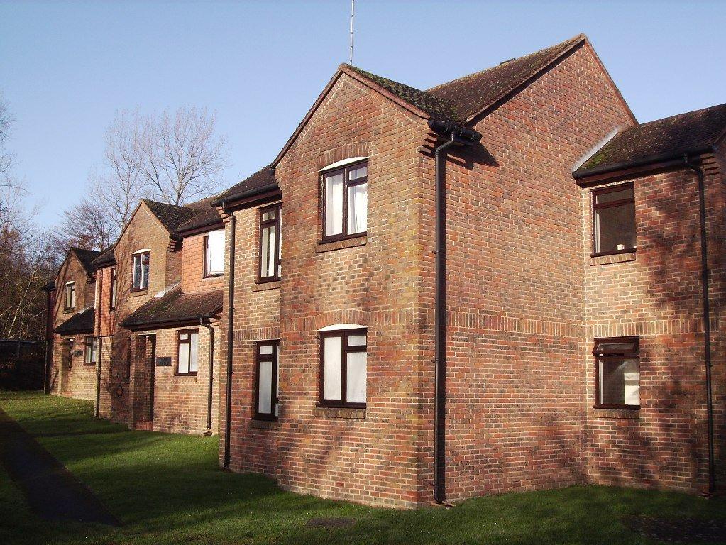 Gorringes Brook, Horsham 1 bed flat £695 pcm (£160 pw)
