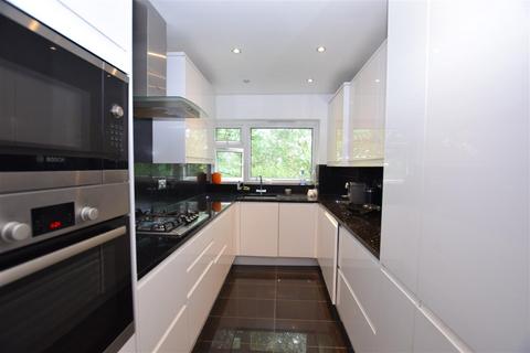 2 bedroom apartment to rent, Friern Barnet Lane, Whetstone