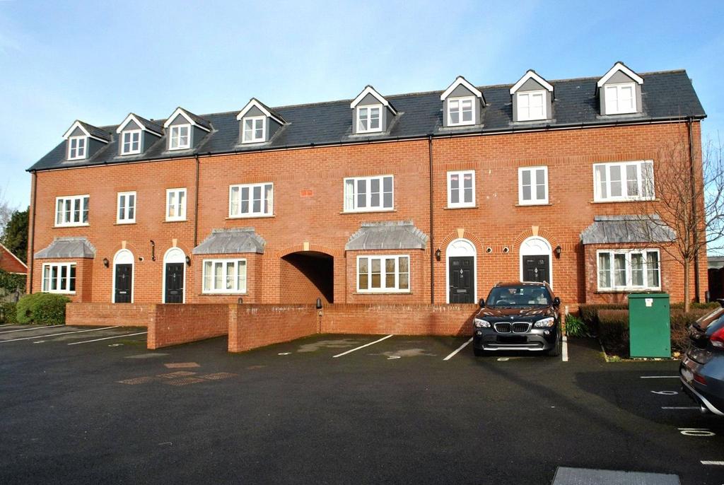 Monmouth Court, Bindon Road, Taunton... 2 bed apartment £950 pcm (£