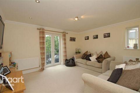 2 bedroom flat to rent, Tate Road, Sutton