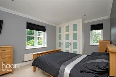 2 bedroom flat to rent, Tate Road, Sutton