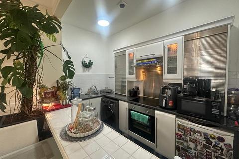 2 bedroom flat to rent, Eversfield Place, St Leonards on Sea, East Sussex, TN37 6BY