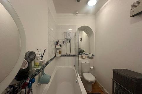 2 bedroom flat to rent, Eversfield Place, St Leonards on Sea, East Sussex, TN37 6BY