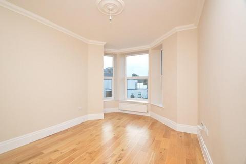 2 bedroom flat to rent, Ashburnham Road, Hastings, East Sussex, TN35 5JN