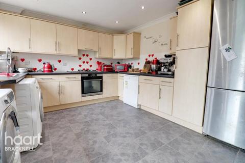 3 bedroom end of terrace house to rent, Pyegrove Chase, Bracknell