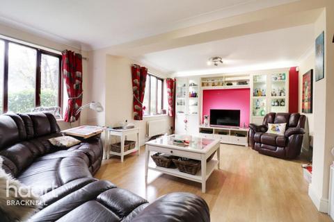 3 bedroom end of terrace house to rent, Pyegrove Chase, Bracknell
