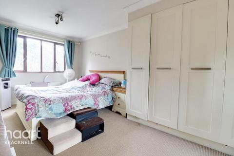 3 bedroom end of terrace house to rent, Pyegrove Chase, Bracknell