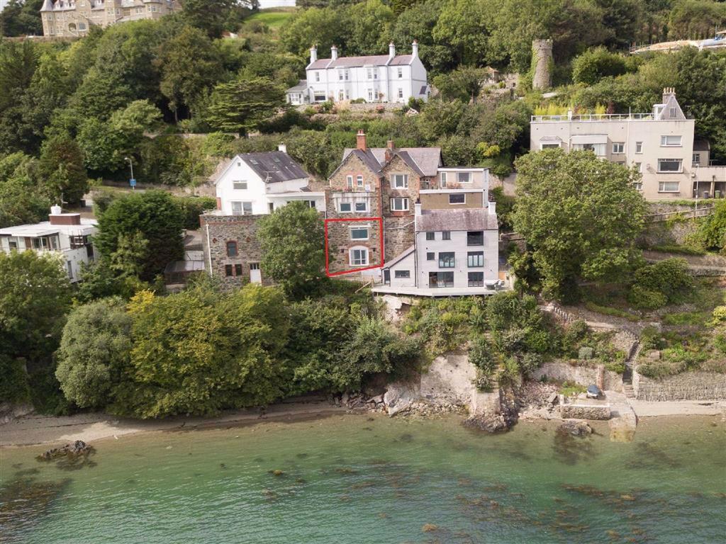 Glyn Garth, Menai Bridge, Anglesey 2 bed flat £145,000