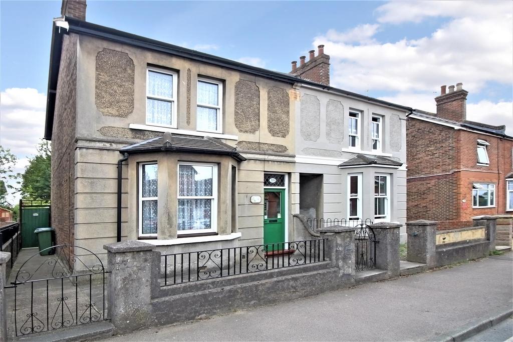 Gladstone Road, Horsham 3 bed semidetached house £350,000