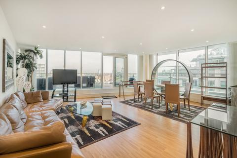 3 bedroom apartment to rent, Kingfisher House, Battersea Reach