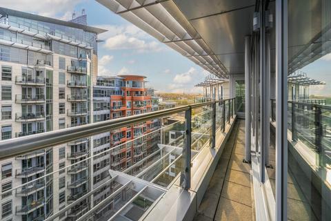 3 bedroom apartment to rent, Kingfisher House, Battersea Reach