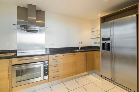 3 bedroom apartment to rent, Kingfisher House, Battersea Reach