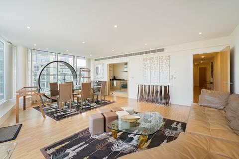 3 bedroom apartment to rent, Kingfisher House, Battersea Reach