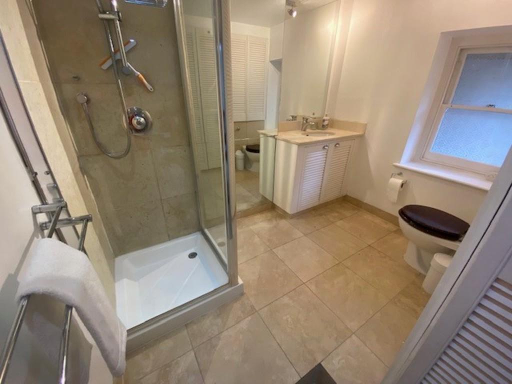 Master En-Suite Bathroom