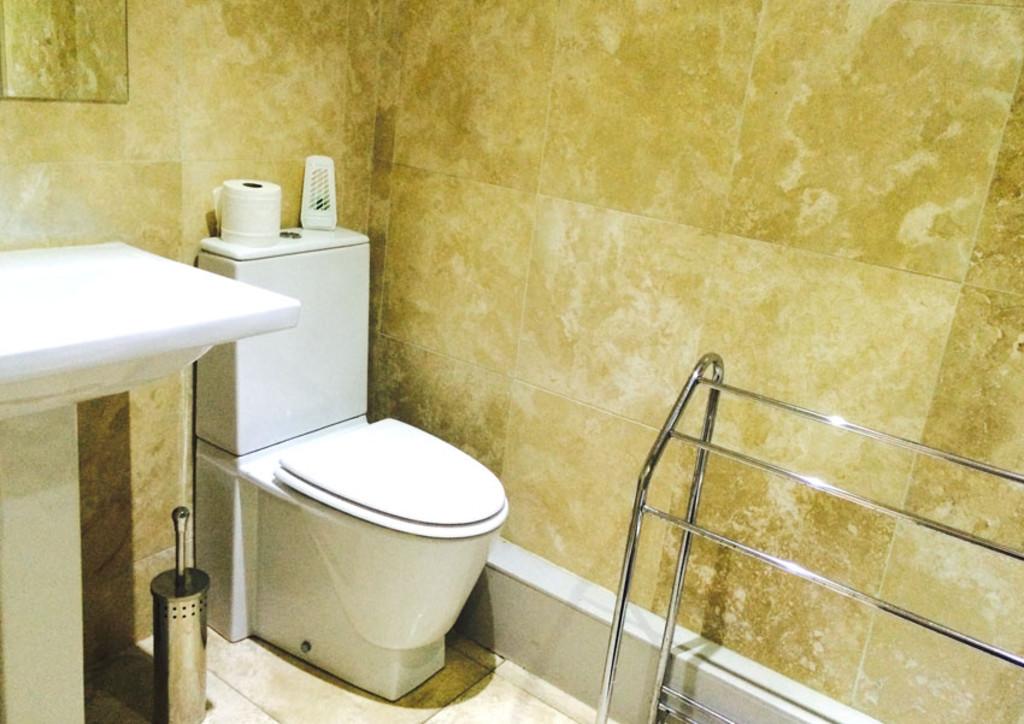 Guest Bathroom w/Shower