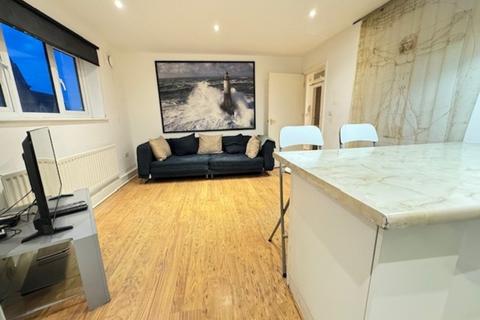2 bedroom apartment to rent, Connaught Rd