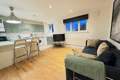 2 bedroom apartment to rent, Connaught Rd