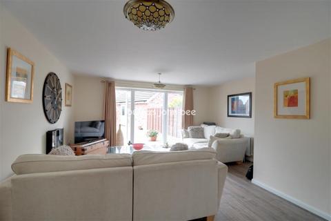 2 bedroom detached house to rent - St Davids Mews, Abbey Park Way