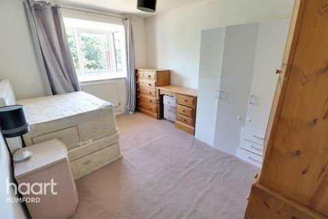 2 bedroom apartment to rent, Braithwaite Avenue, Romford