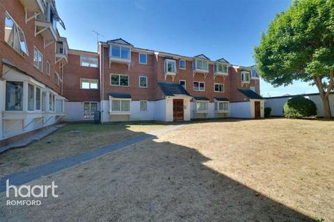 2 bedroom apartment to rent, Braithwaite Avenue, Romford