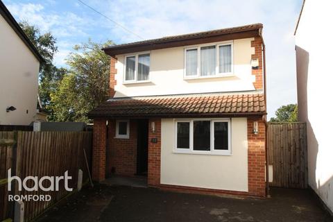 3 bedroom detached house to rent, Kenway - Romford - RM5