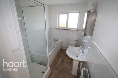 3 bedroom detached house to rent, Kenway - Romford - RM5