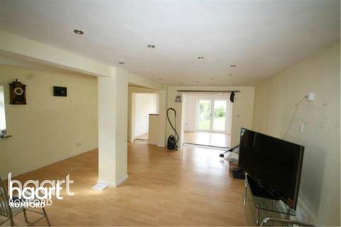 3 bedroom detached house to rent, Kenway - Romford - RM5